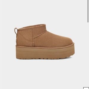 New with Stickers - Mini ultra uggs platform boots in chestnut. Size 9